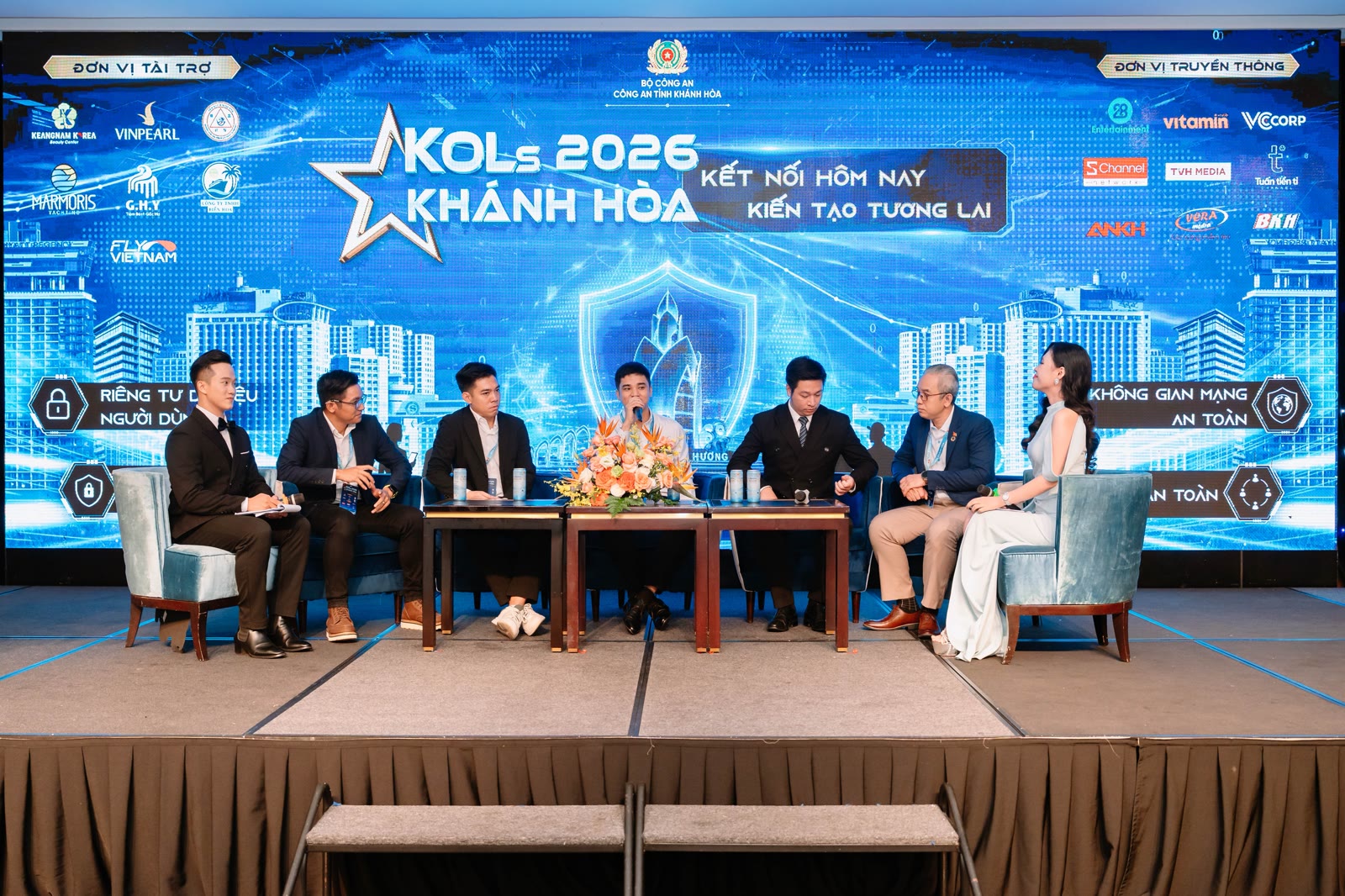 Phiên toạ đàm tại Hội nghị KOLs Khánh Hòa 2026